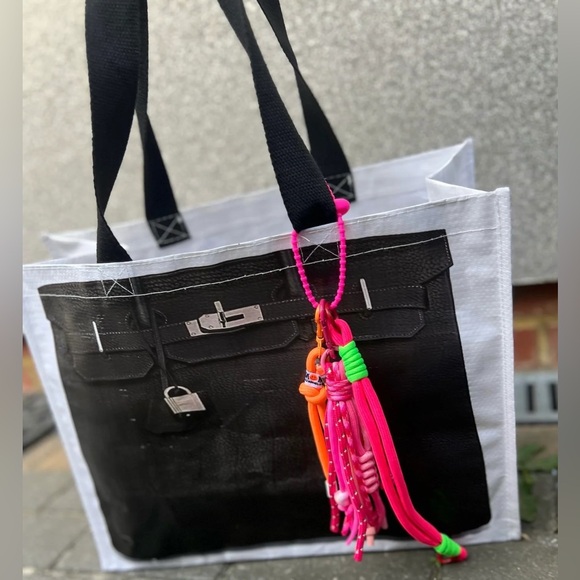 *B*i*r*k*i*n* “Print” Reusable Shopping Tote in Black - Picture 4 of 10